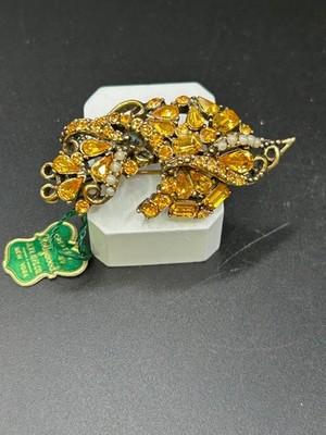 VINTAGE HOLLYCRAFT BROOCH WITH ORIGINAL TAG TOPAZ RHINESTONES PEARLS GOLD TONE