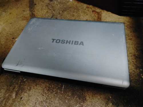 Toshiba Satellite L500 16" Laptop C2D Linux Neuwertig - Bild 4 von 6