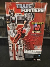 2014 New  Sealed  Transformers Generations Titan Class Metroplex Thrilling 30