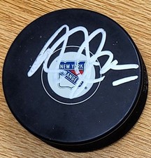 Autographed DAN BOYLE New York Rangers Hockey Puck - w / COA