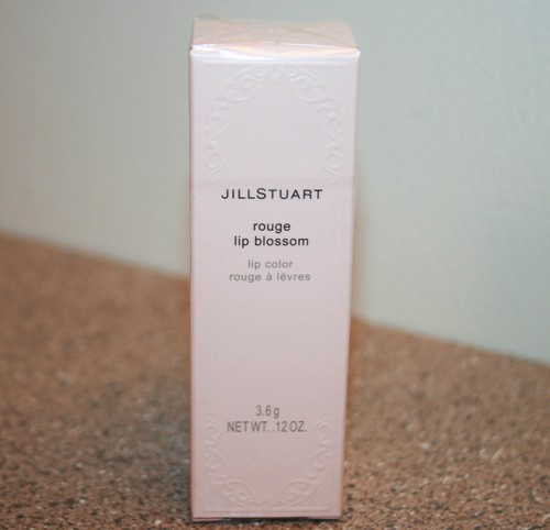 Lápiz labial en flor labial Jill Stuart Rouge en 108 Love Zinnia tamaño completo 0,12 oz/3,6 g - Imagen 2 de 3