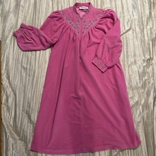 Vintage Vanity Fair 80s Nightgown House Dress Embroidered Zipper USA sz. M Comfy