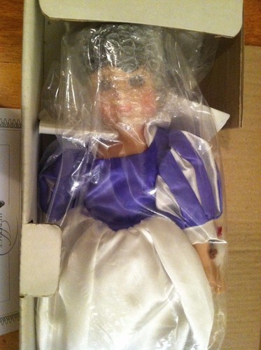 Muñeca Blancanieves ""Storybook"" Heritage Collection con caja #12017 - Imagen 4 de 11