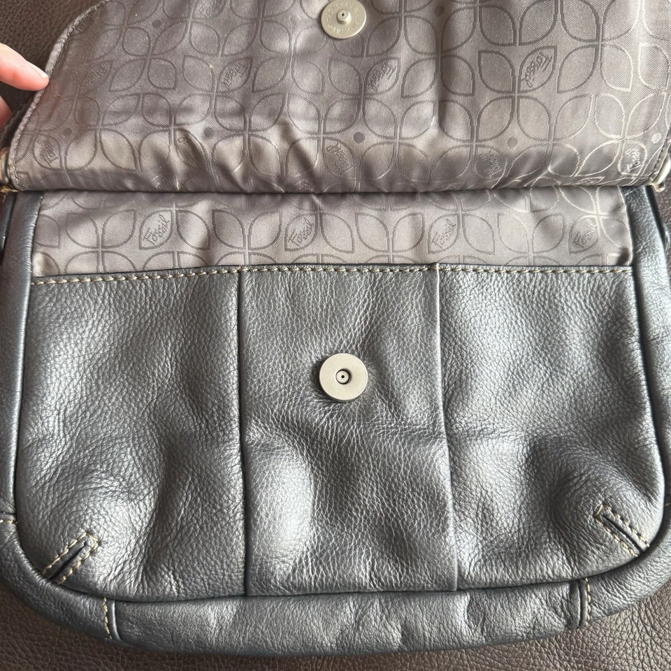 Fossil 真皮深灰色金属色肩斜挎包可调节钱包 — 第 3/4 张图片