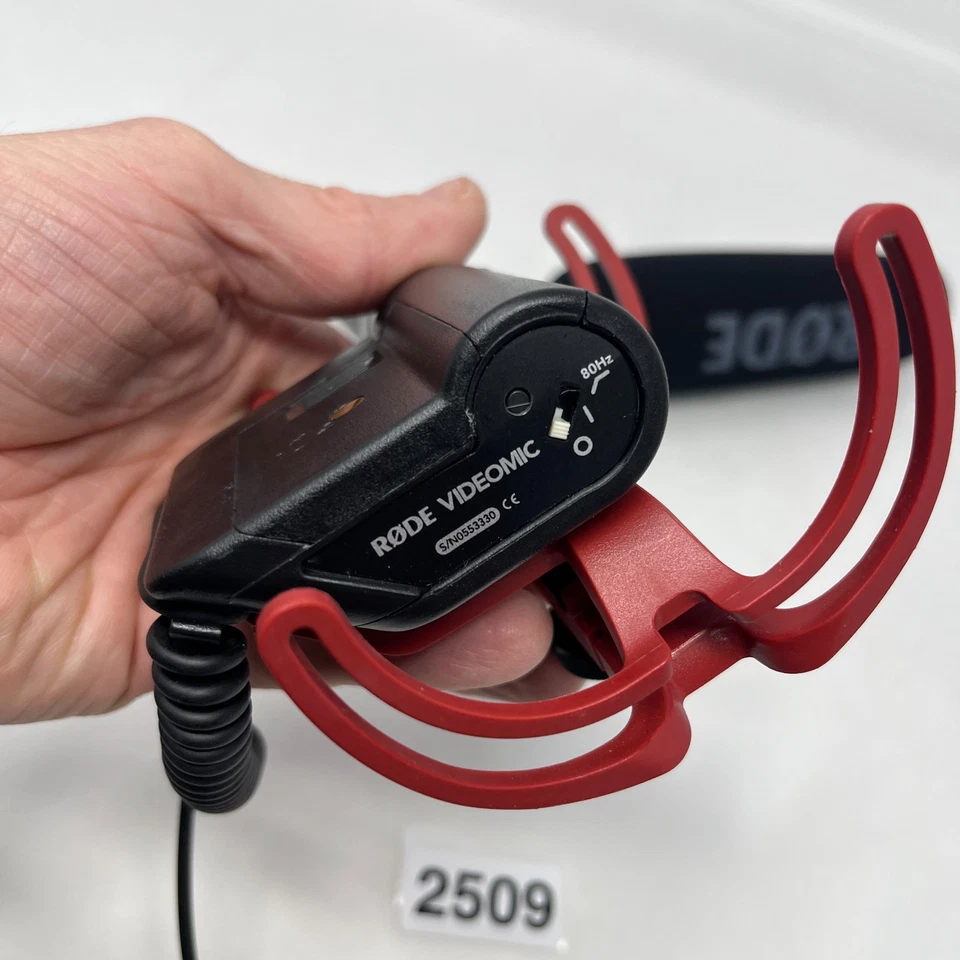 Micrófono de escopeta Rode VideoMic compacto DSLR en cámara - sin batería PROBADO Foto 3 de 4