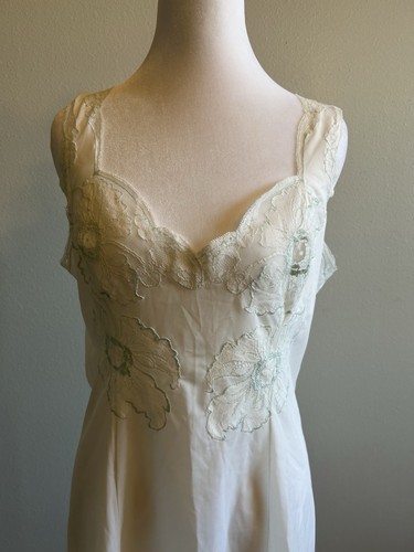 Vintage Nylon Floral Lace Babydoll Nightgown Bridal White Blue Lace Flowers