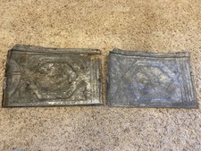 Pièces de plafond anciennes en étain de récupération