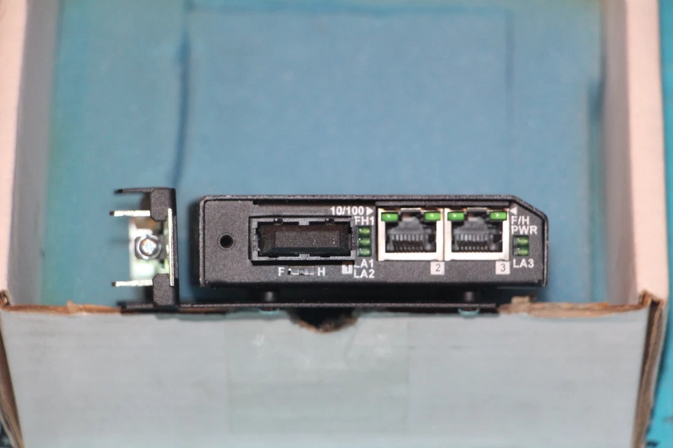 Black Box LBH100A-PD-SC-24 Extreme 10/100 Mbps Media Converter Switch New - Image 4 of 4