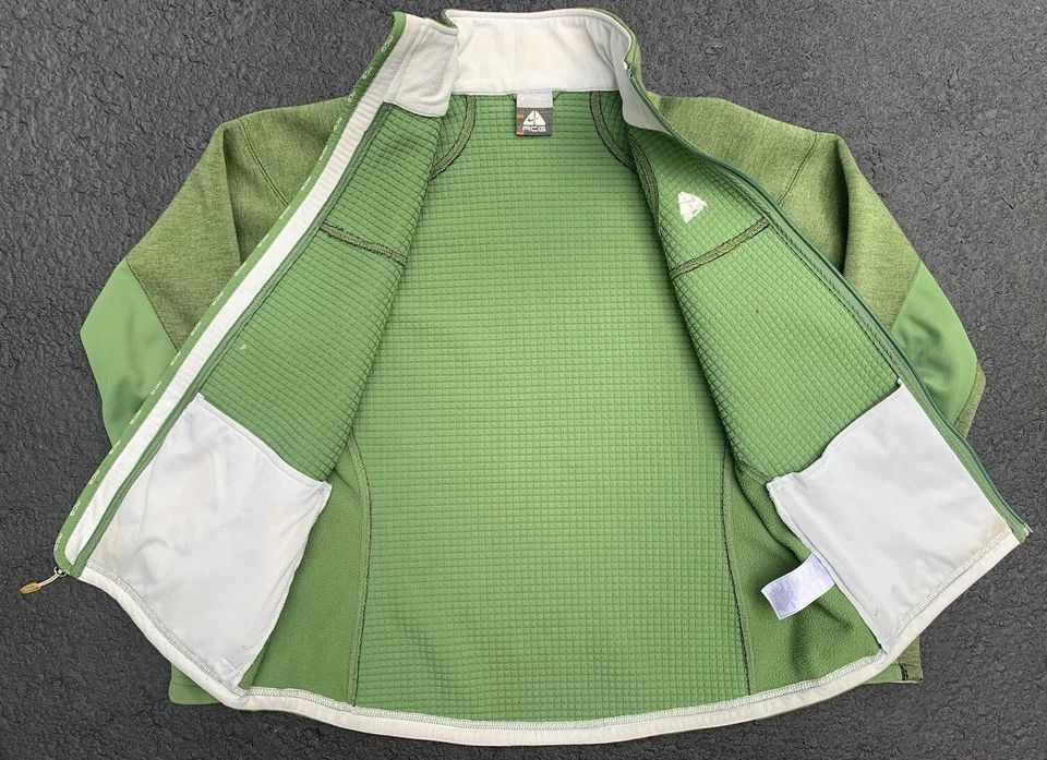 Chaqueta atlética térmica para mujer NIKE ACG con cremallera verde mezcla de poliéster/lana pequeña Foto 3 de 4