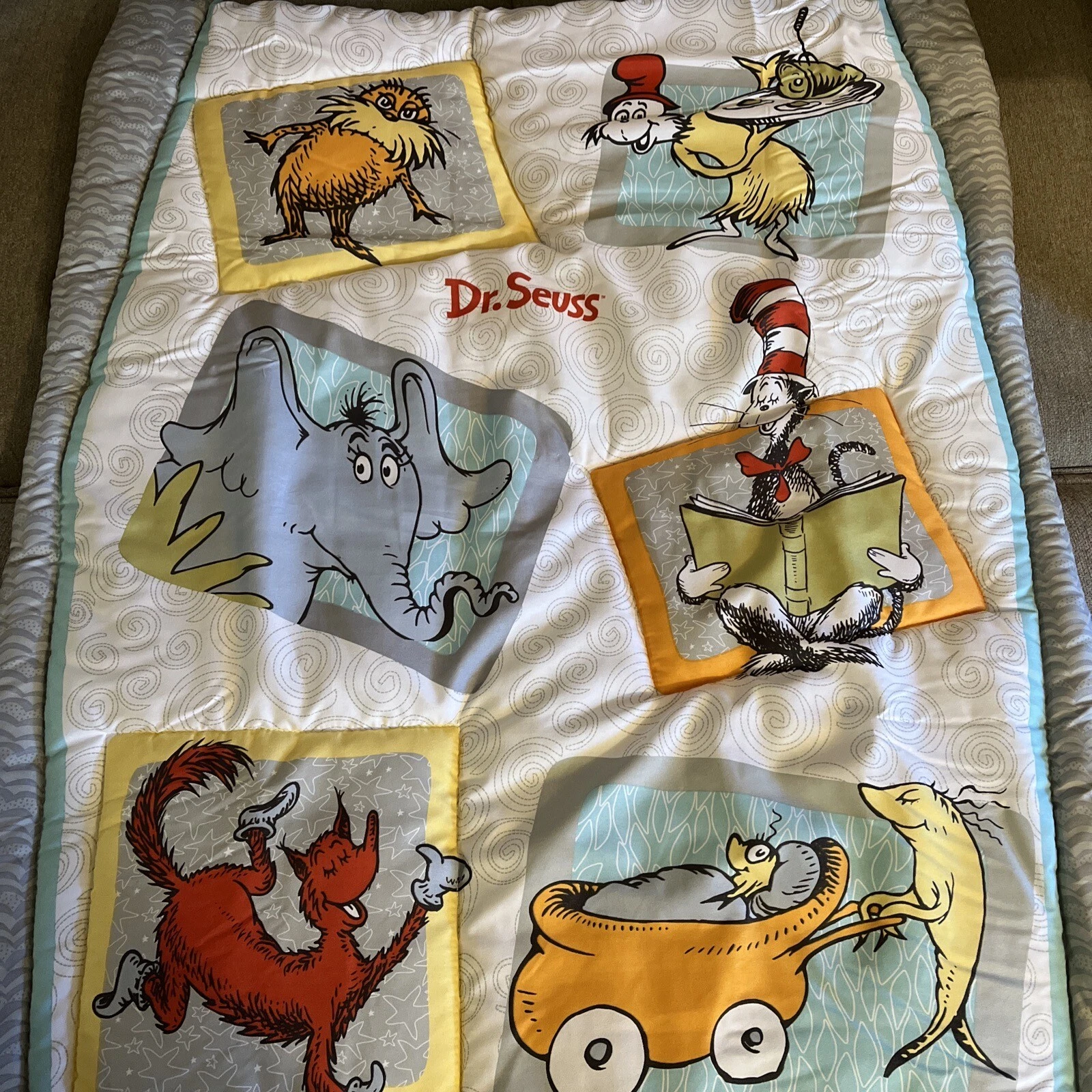 Dr Seuss 3 Piece Crib Set Quilt-Crib Sheet-Changing Pad Cover TREND LABS Horton
Opens in a new windo