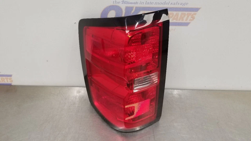 19 MONTAJE LUZ LUZ TRASERA CHEVY SILVERADO 2500 CONDUCTOR IZQUIERDO Foto 3 de 4