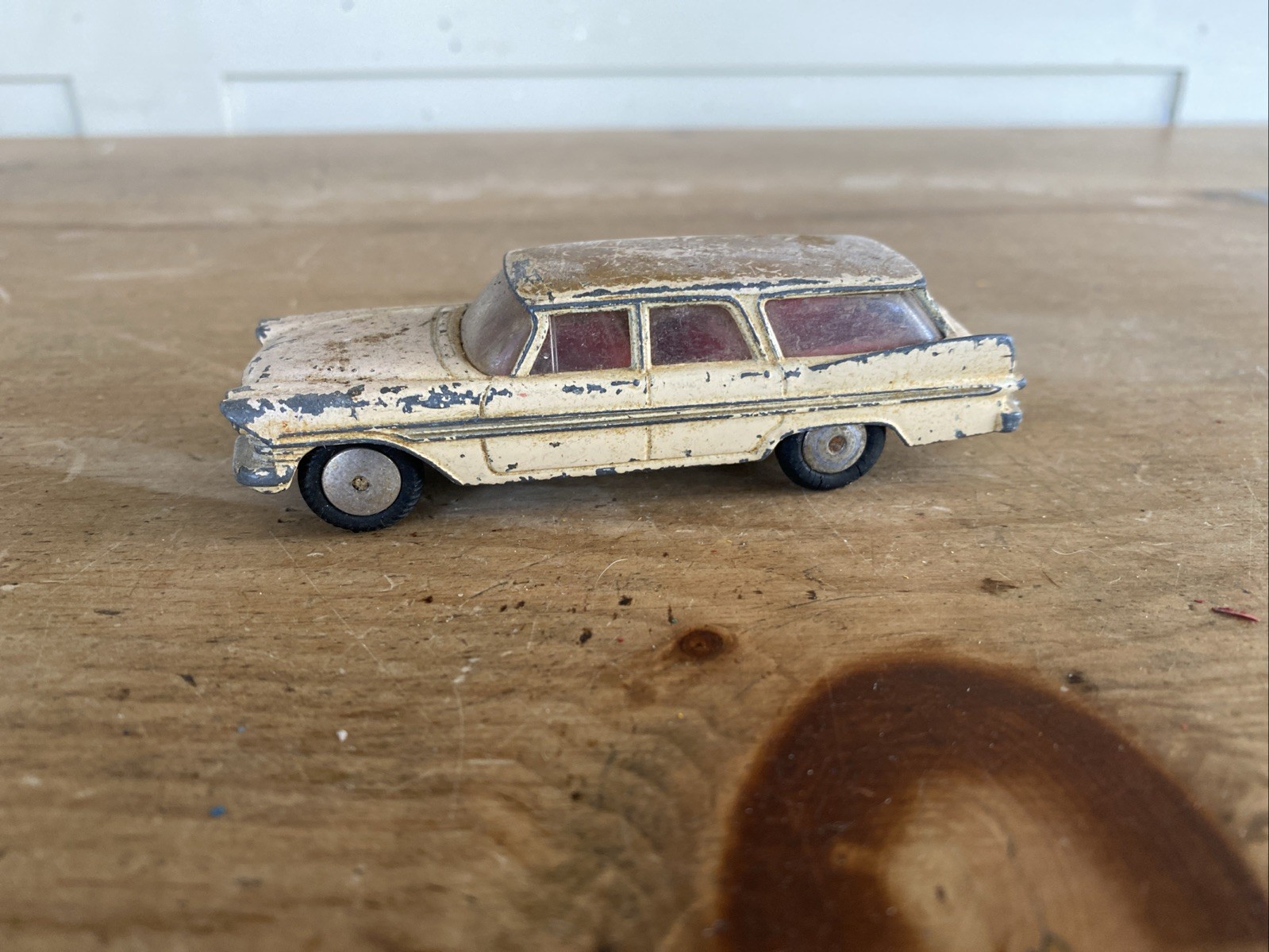 corgi 219, Plymouth Suburban - Free Price Guide & Review
