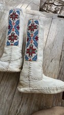 Native American Sioux Beaded Moccasin Boots handmade White Leather vintage Trib