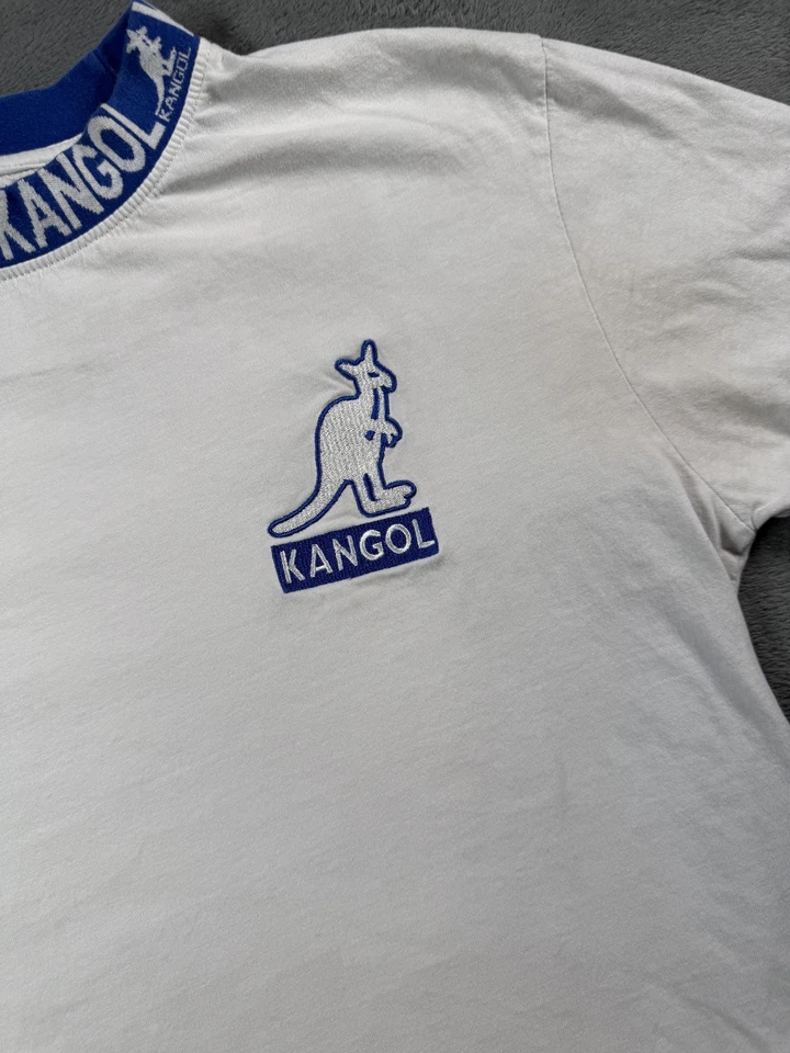 Camisa Kangol Para Hombres Mediana Blanca Azul Cuello Acanalado Bordada Canguro Ropa de Calle Foto 2 de 4