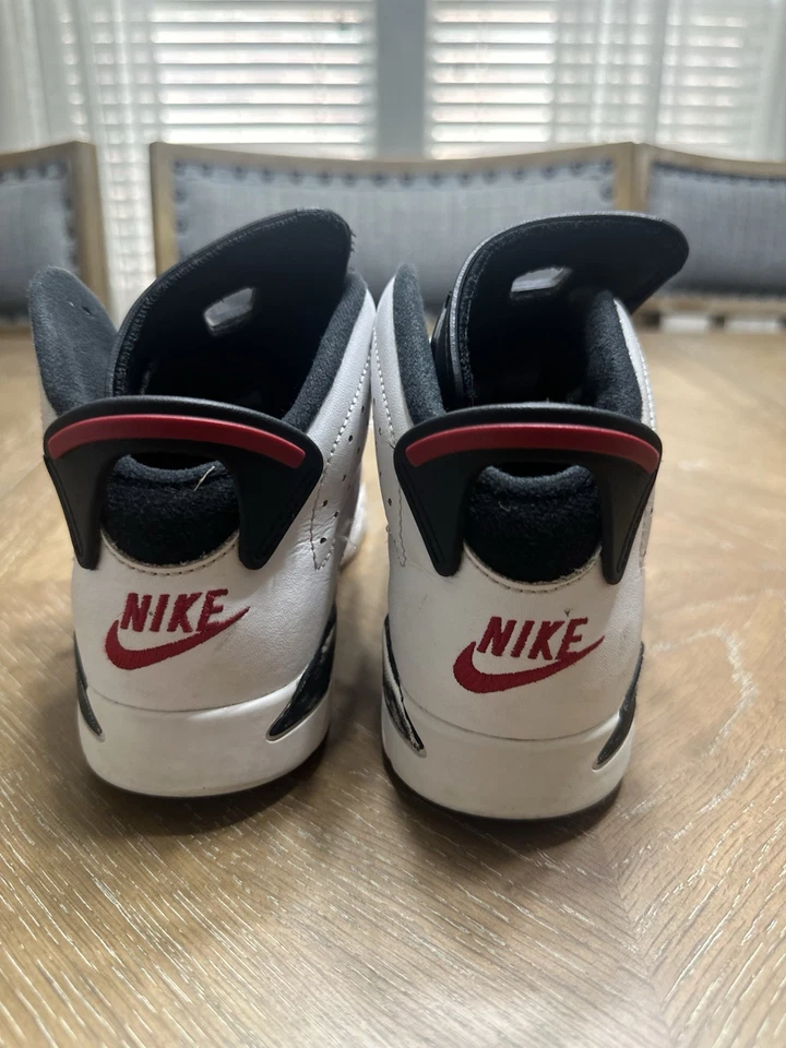 Tênis Carmine retrô usado infantil tamanho 1Y Jordan 6 sem caixa - Imagem 4 de 4