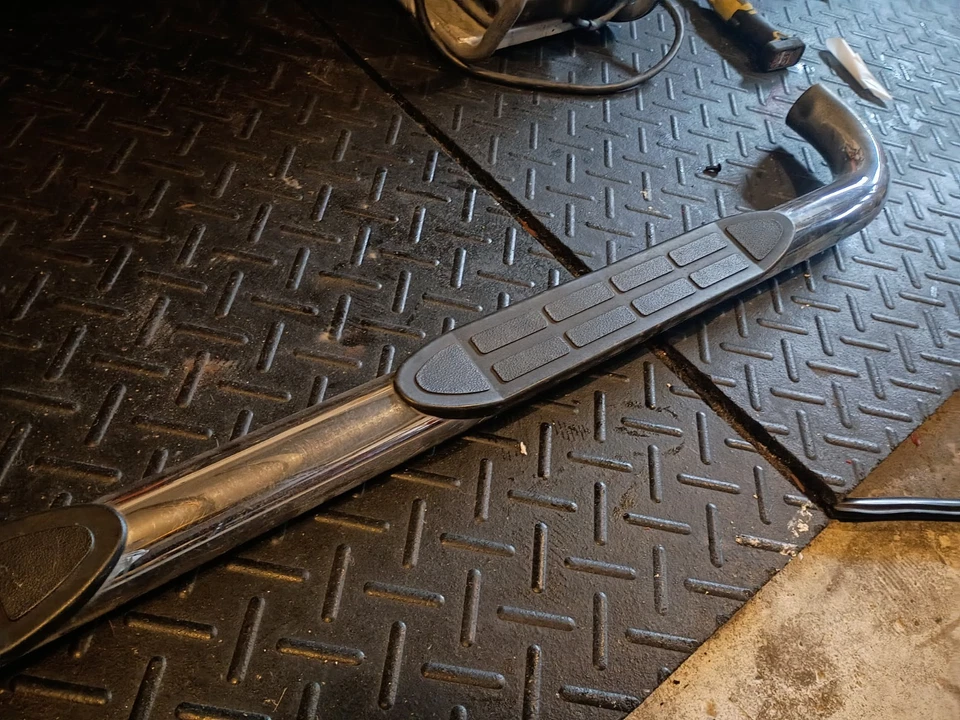 2006 GMC Hummer H3 Right Passenger Running Board - Image 3 of 3