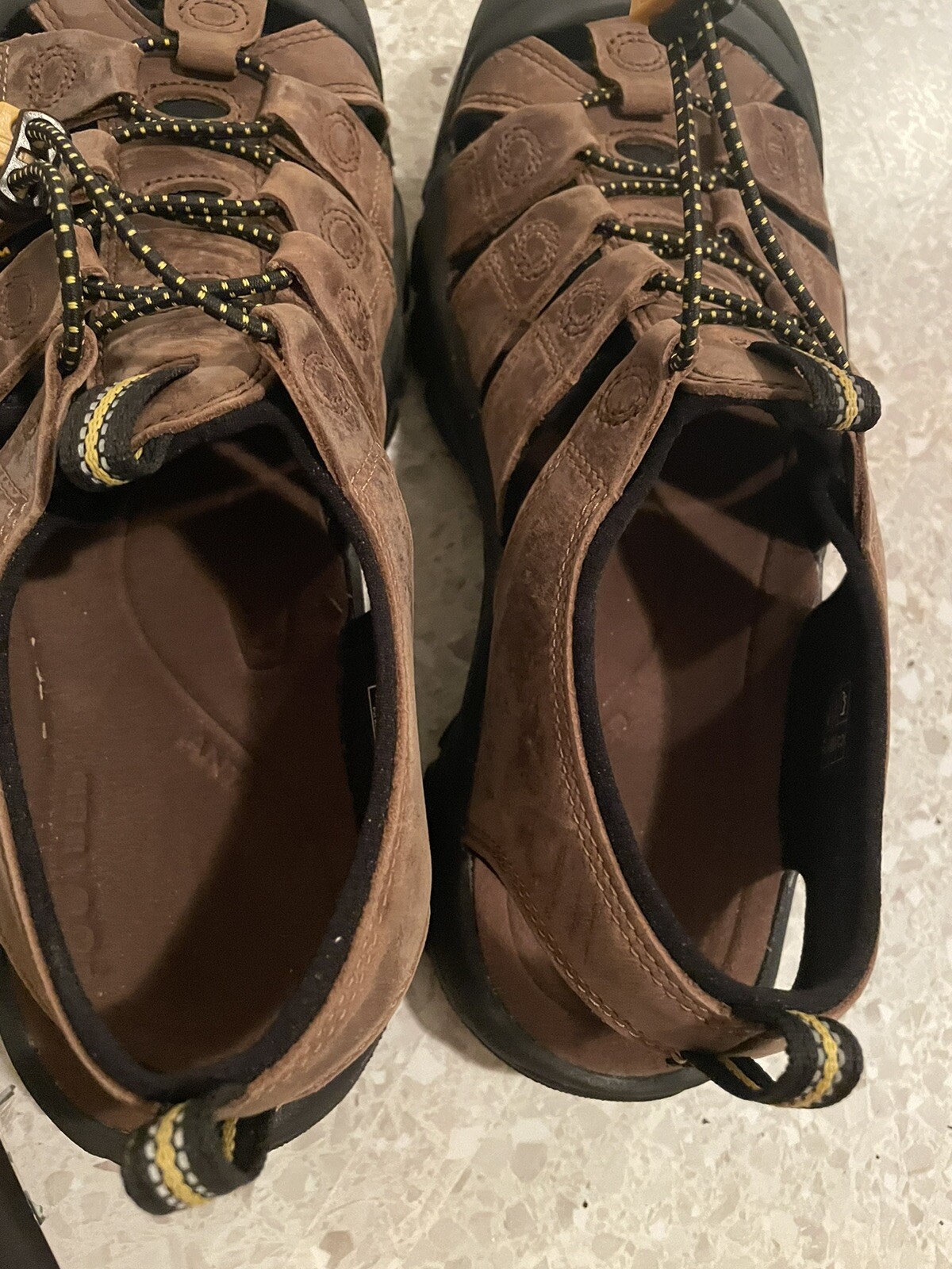 Sandalo in pelle Keen Newport sport acquatici da uomo US 11 1001870 ottime condizioni