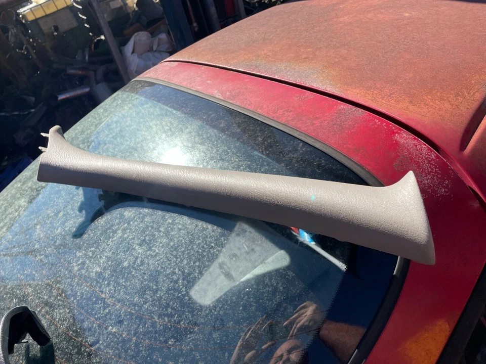 03-05 DODGE NEON SRT4 OEM RH A PILLAR - PANEL DE MOLDURA DE PARABRISAS Foto 2 de 3