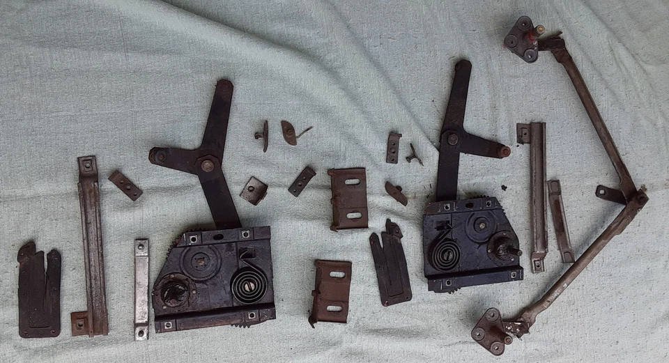 Mercury Cougar XR7 1967 puerta izquierda y derecha herrajes y accesorios para ventanas Foto 2 de 4