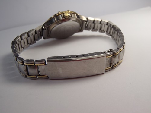 Timex Indiglo Water Resistant 30m Ladies Watch w/ Original Stainless Band - Picture 17 of 17