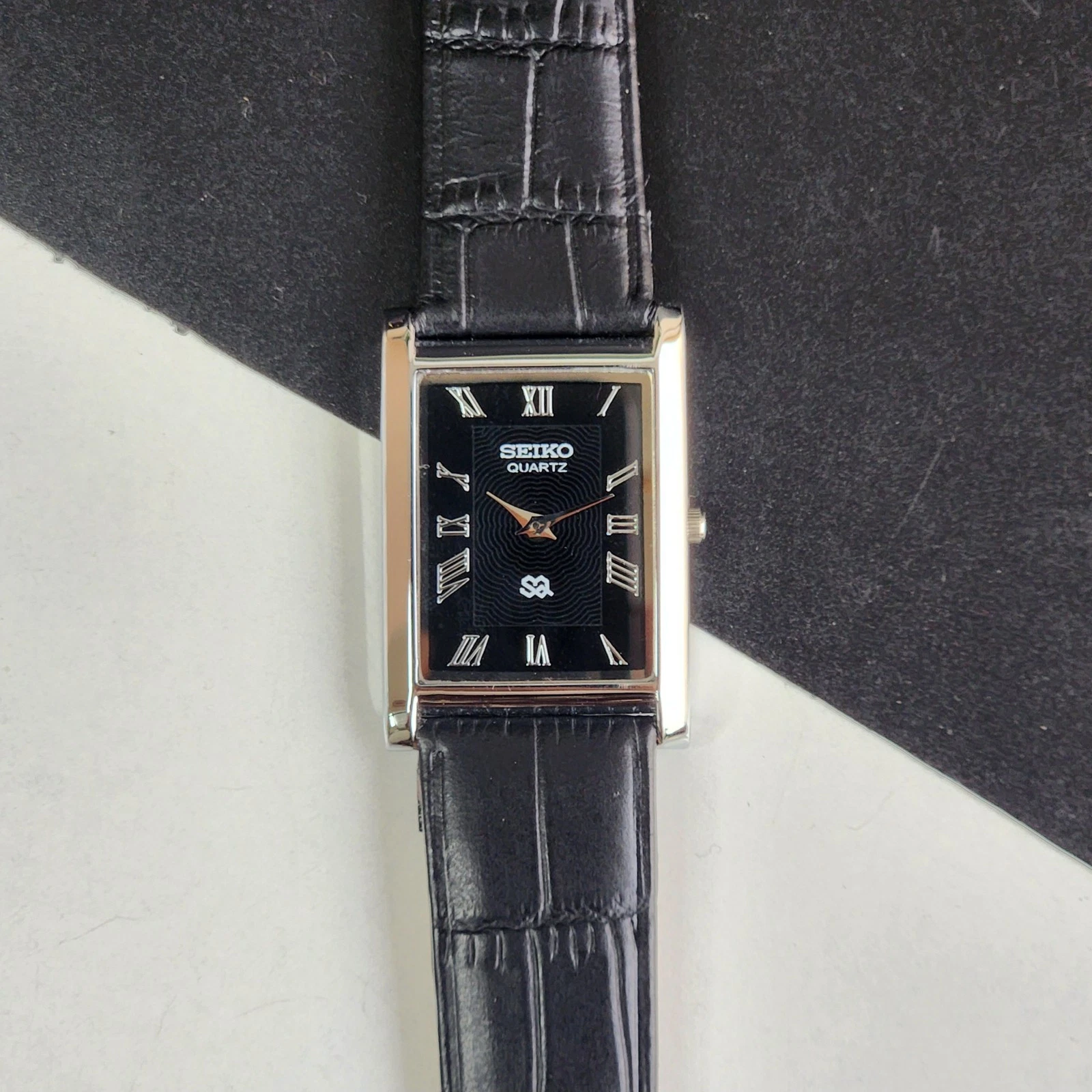 Vintage Seiko Slim Quartz Black Face Gentlemen's Wrist Watch - FREE SHIPPING