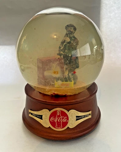 Coca Cola Emmett Kelly “At The Red Cooler” Musical Snowglobe w Box Vintage 1994