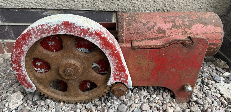 Vintage LYNX 8-10 Cast Iron Sausage Making Machine For Restoration - Image 2 of 3