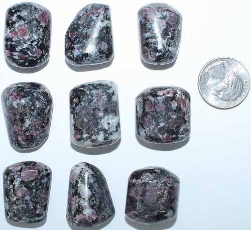 Espinela AAA Tanzania en matriz / 9 piezas / 6,90 oz (195,61 gr) 3533 - Imagen 3 de 6