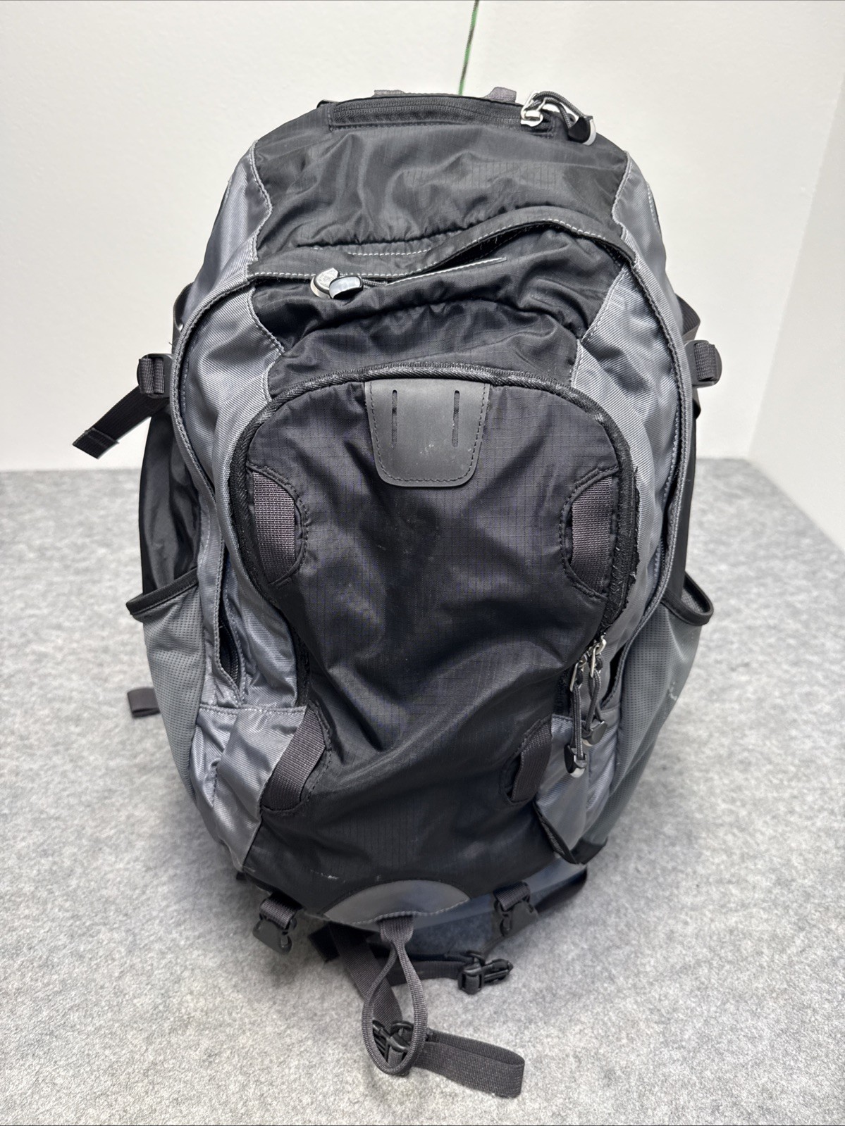 REI Lookout Hiking Backpack Black Gray Daypack Trail Outdoor Gear Padded Straps