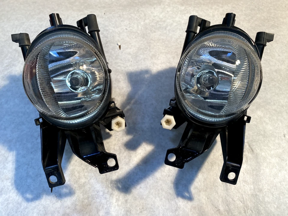 Par de montaje de luces antiniebla BMW 525i 530i 540i 2001-2003 OEM con molde de montaje y ajuste Foto 2 de 4