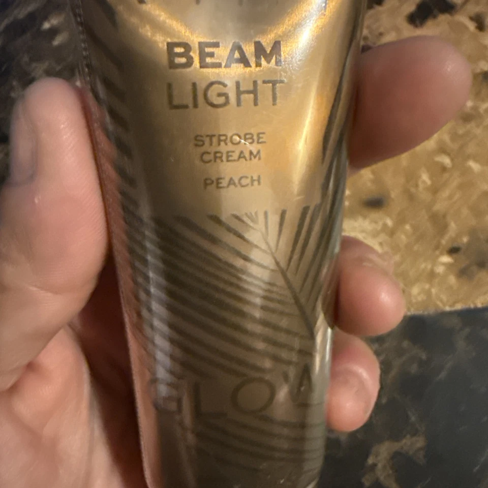 Revolution Glow Beam Light Strobe Cream Peach 1.01fl.oz - Image 2 of 4