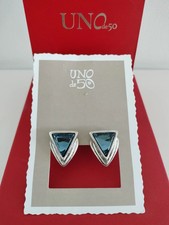 Pendientes triangulares de metal con piedra a...