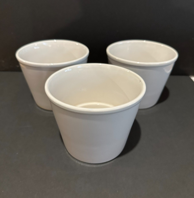 Set Of 3 White Ceramic Contemporary Planters 5” Round