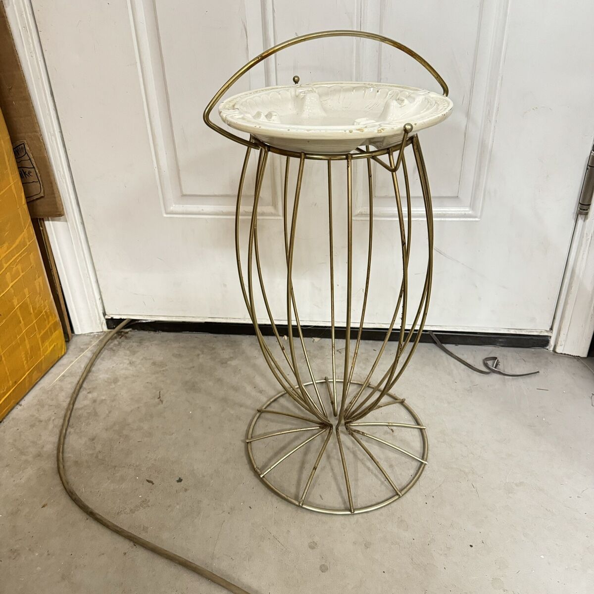 Vintage MCM Mid Century Ceramic Ashtray Stand Atomic Gold Vintage MCM Mid Century Ceramic Ashtray Stand Atomic Gold