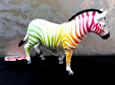 SCHLEICH 82805 Ferkeljunges Zebramuster – Jubiläumsedition, Ca. 8x3x7,5 Cm, Sammlerfigur