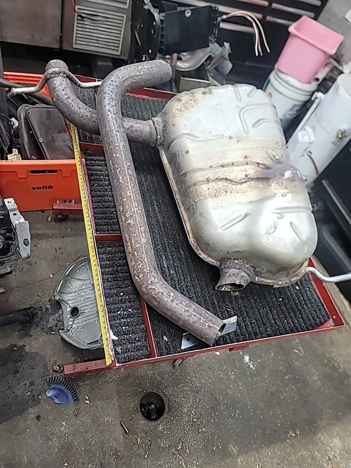 2015 Volkswagen Jetta Muffler OEM (##53) - Image 4 of 4