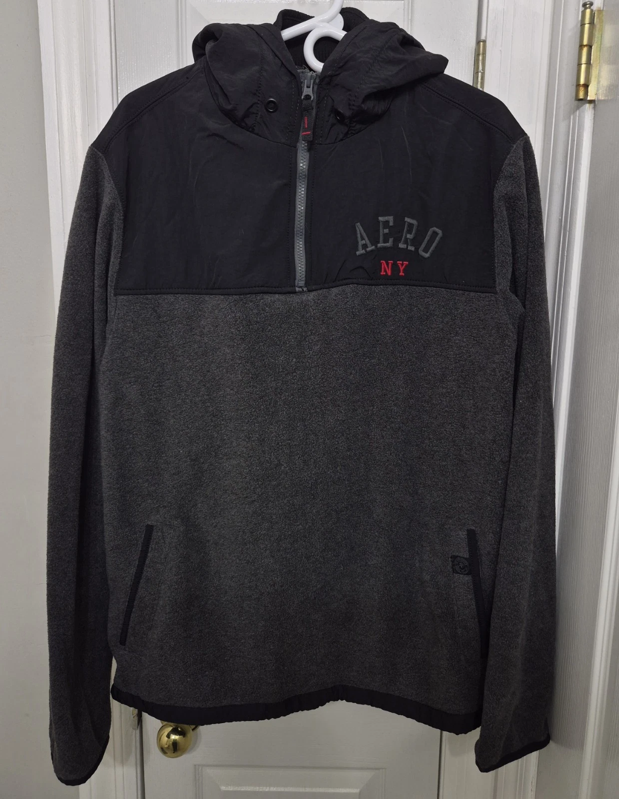Aeropostale Men’s Gray/Black Size XL Fleece Hoodie Quarter Zip Pullover
Opens in a new window or tab