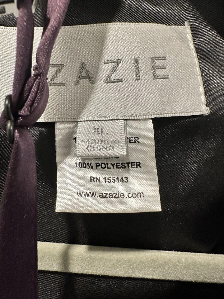 Conjunto de chaleco y pajarita de satén mate Azazie - ciruela, talla XL - ropa formal de padrino de boda Foto 3 de 3