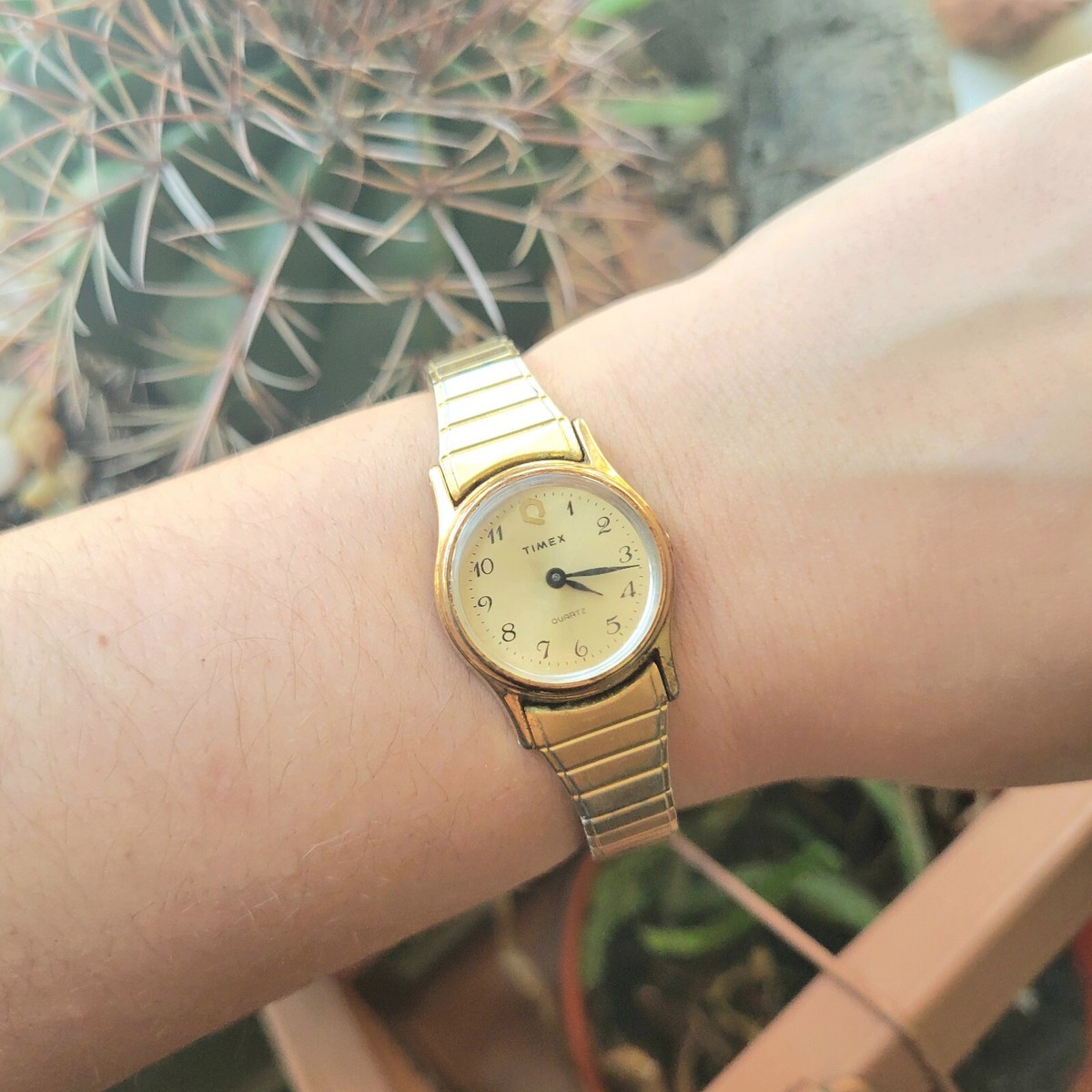 Vintage Timex Watch Women 18mm Gold Tone Stretch Band Manual Wind UNTESTED Vintage Timex Indiglo Womens Womans Gold Round Analog  main image 3