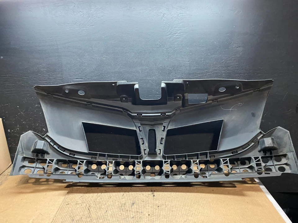 2013 to 2016 Lincoln MKT Grill Grille Support Panel G2868 PS - Image 4 of 4