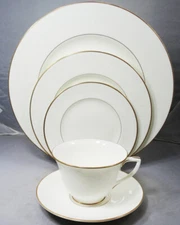 CONCERTO 1969 by Royal Worcester 5 Piece Setting NEW NEVER USED made in England