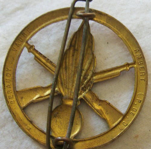 Pin's Cyclisme Vintage – A. Meslet / Béraudy Vaure Le Tour Signé Béraudy (doré)