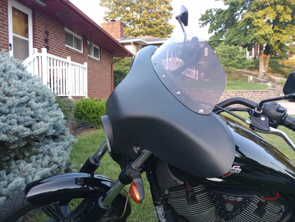 Carenado universal ABS Batwing parabrisas 4 Victory Vegas 2007-2012 faro 7" Foto 3 de 4