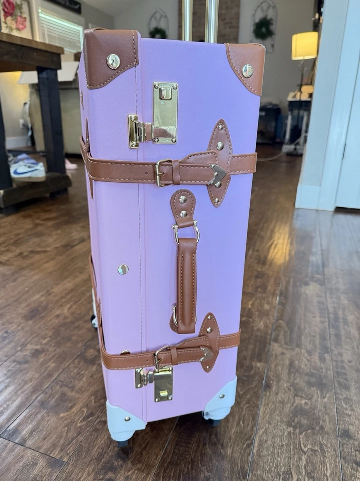 NEW Lilly Pulitzer Heritage Rolling Trunk Suitcase - 65th Anniversary GWP - Image 3 of 4