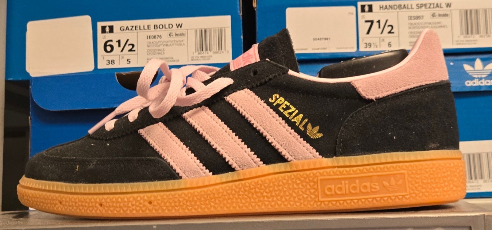 Women's Adidas Originals Handball Spezial - Black/Pink/Gum IE5897 image 3