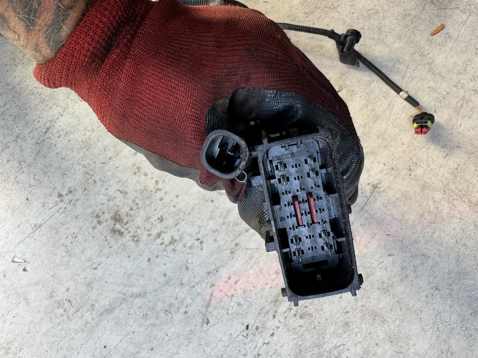 ARNÉS DE CABLEADO TRANSMISIÓN DIÉSEL 14-19 RAM PROMASTER 1500 3,0 L 68226963AA USADO Foto 2 de 4