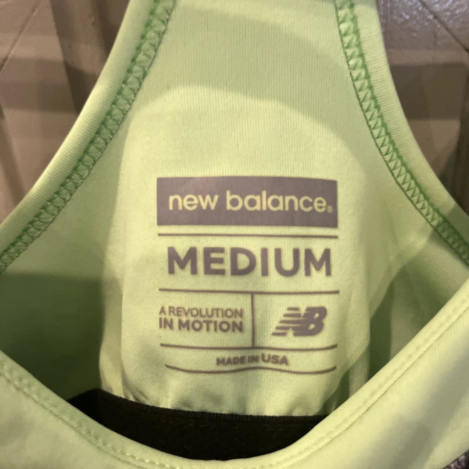 Женская спортивная майка New Balance средний размер для тренировок ✨ - Изображение 3 из 4