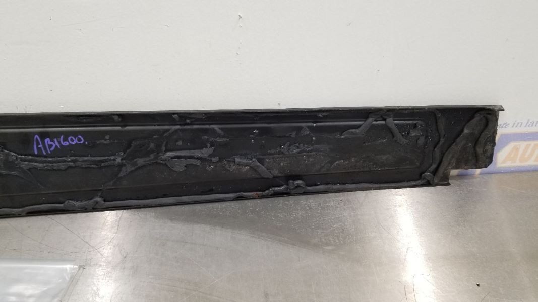 Ferrari Testarossa 1990 RIGHT Body side molding