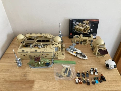 LEGO UCS Star Wars Mos Eisley Cantina 75290 95% Complete 13 Minifigures