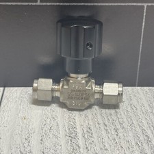 Swagelok SS-14DPS4 Integral Bonnet Nonrotating Stem Valve